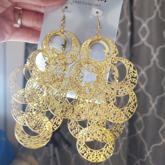 Dancing Gold Earrings - Picture 1 of 3